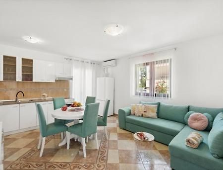 Apartmani Lorena 波雷奇 外观 照片